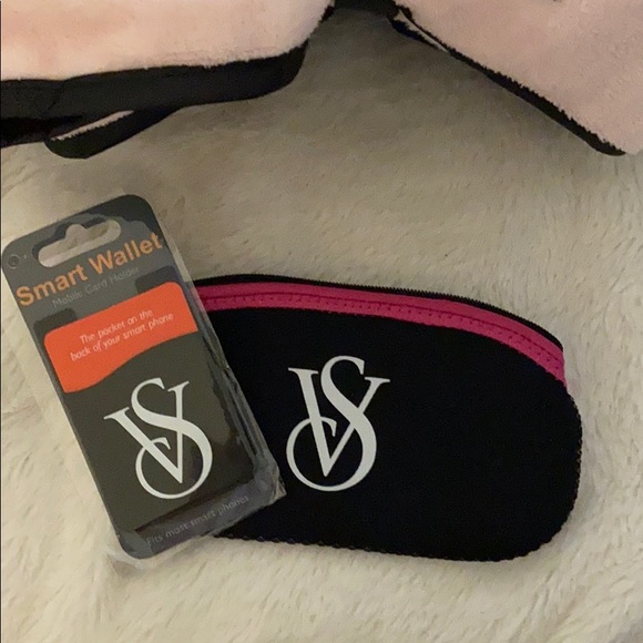 Victoria’s Secret fleece blanket - Picture 2 of 3